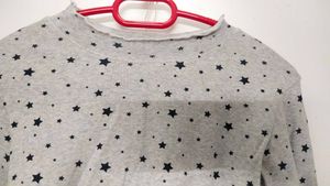 CROP TOP.