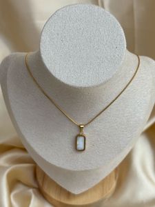 Black-White Reversible Pendant Neckchain