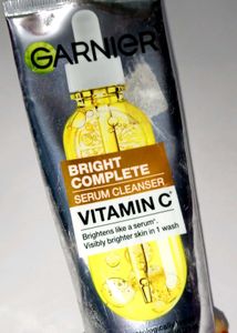 Garnier Vitamin C Bright Serum Cleanser🍋🧴