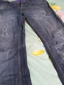 ✨dark grey likely black jeans...✨