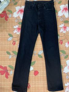 BLACK STRAIGHT FIT JEANS