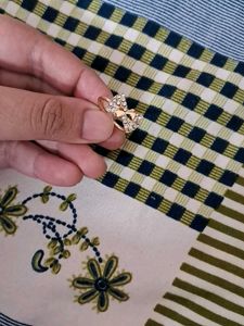 Pretty Golden Ring With Diamond Bow