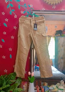 Montree Cargo Pants Khakki