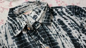 Stylish black and white kurta set!