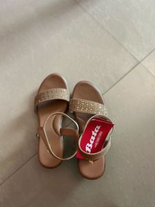 Bata Wedges