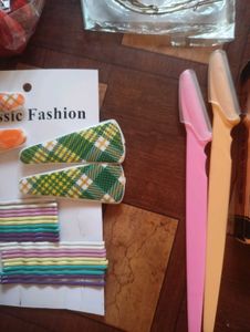 Accessory pack of 24 things