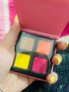 Highliter, and 2 eyeshadow Kit