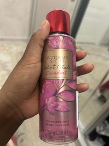 Victoria&#39;s Secret Velvet Petals Decadent