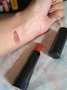 Essence Nudish Rust Brown Lipstick