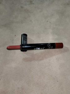 Plum Twist &amp; Go Matte Lipstick 💄