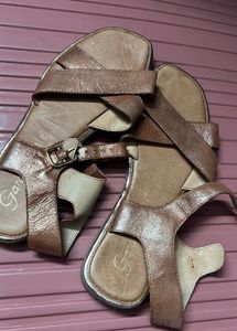 Gero Women’s Comfortable Tan Cross-Strap Sandals –