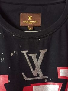 Louis Vuitton Tshirt 100% Orignal XL Size