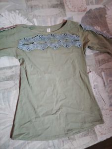 green🟢 top/ tshirt with design