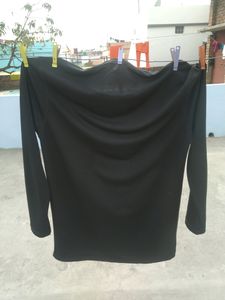 Black T-shirt (Like new)