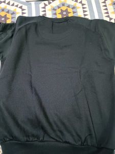 Black &#39;PEACH&#39; Graphic Sweatshirt