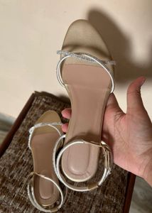 Shimmer strap golden heels (NEW)