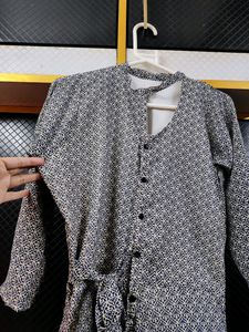 Dress With Neck Detailing