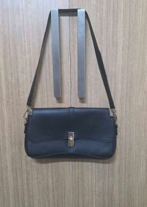 Savana Classic Black Shoulder Bag
