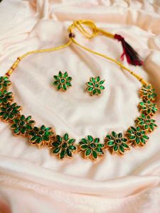 Green Floral Necklace Set