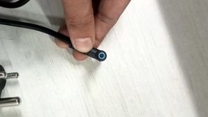 HP LAPTOP CHARGER NEW AND ORIGINAL 135 WATT