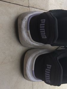 puma sports shoes black