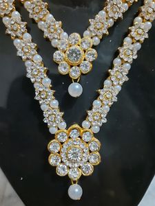 Small White Necklace Set