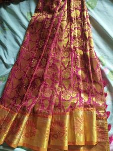 Pattu Saree With Good Type Zari Border