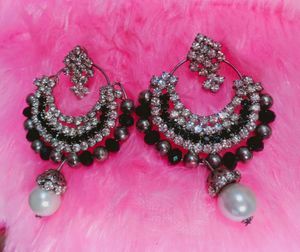 White Or Black  Stone Whit