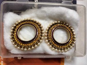 Golden pearl Earring