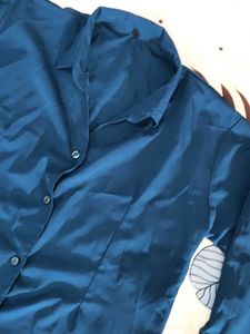 Elegant Teal Button-Down Shirt 🧡