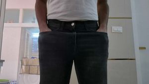 YOUSTA Black Straight-Fit Jeans Size 32