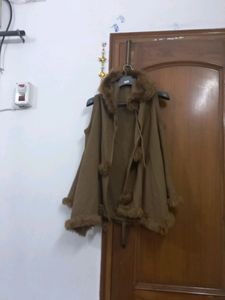 Open Poncho Shurg With Pompom
