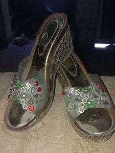Very Good Condition Sandals