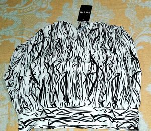 Chic Black &amp; White Print Top