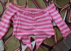 y2k heart shape pink crop top from urbanic