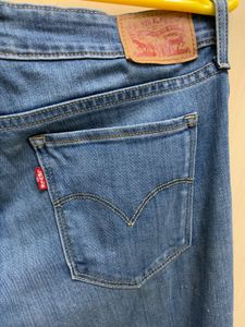 Levi&#39;s 711 Skinny Fit Blue Jeans