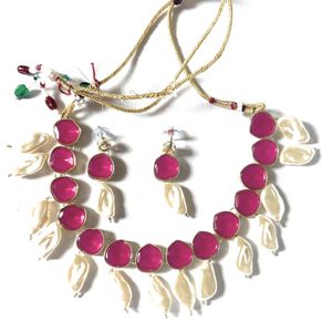 Hot Pink And Pearl Necklace Set 💥✨