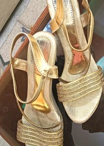 GOLDEN HIGH HEELS 👠