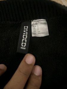 DIVIDED Cropped Black V-Neck Sweater | Small