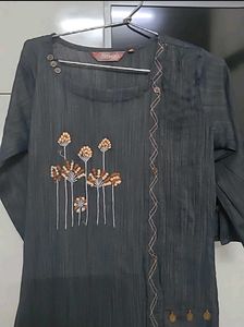 Combo of kurti &amp; black branded  jeans
