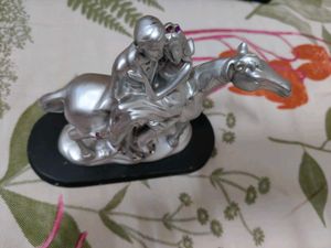 Beautiful Couple Statue