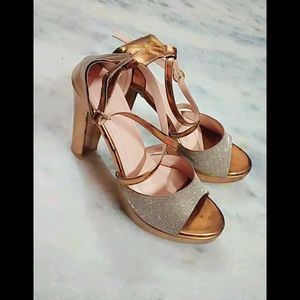 Cindrella Heels😍💌