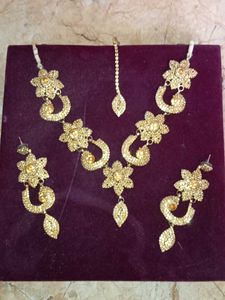 Elegant Gold-Tone Jewelry Set