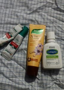 Skincare And Makeup Kit💟
