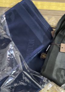 LV STOLES