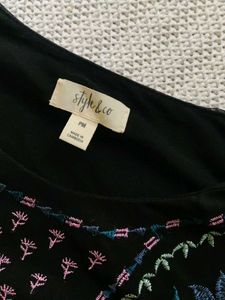 BLACK EMBROIDERED KURTA