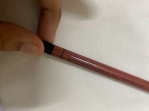 Nykaa lip liner mildly used