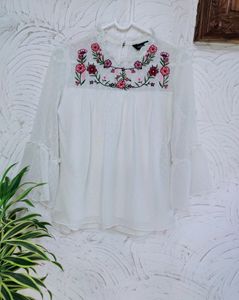 SALE Embroidered White Top 🤍