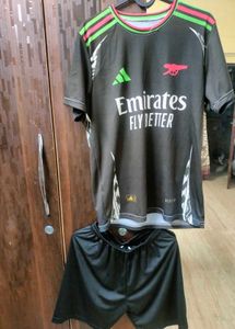 Arsenal JERSEY + SHORTS COMBOOO 😱🚨 OFFER