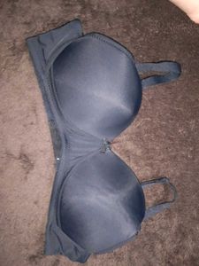 black paded t-shirt bra